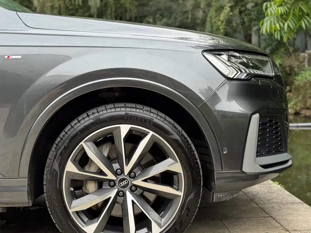 Audi Q7 2021 55 TFSI quattro S line sports version купить на сайте DeffCars