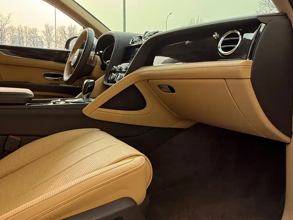 Bentayga 2024 4.0T V8 купить на сайте DeffCars