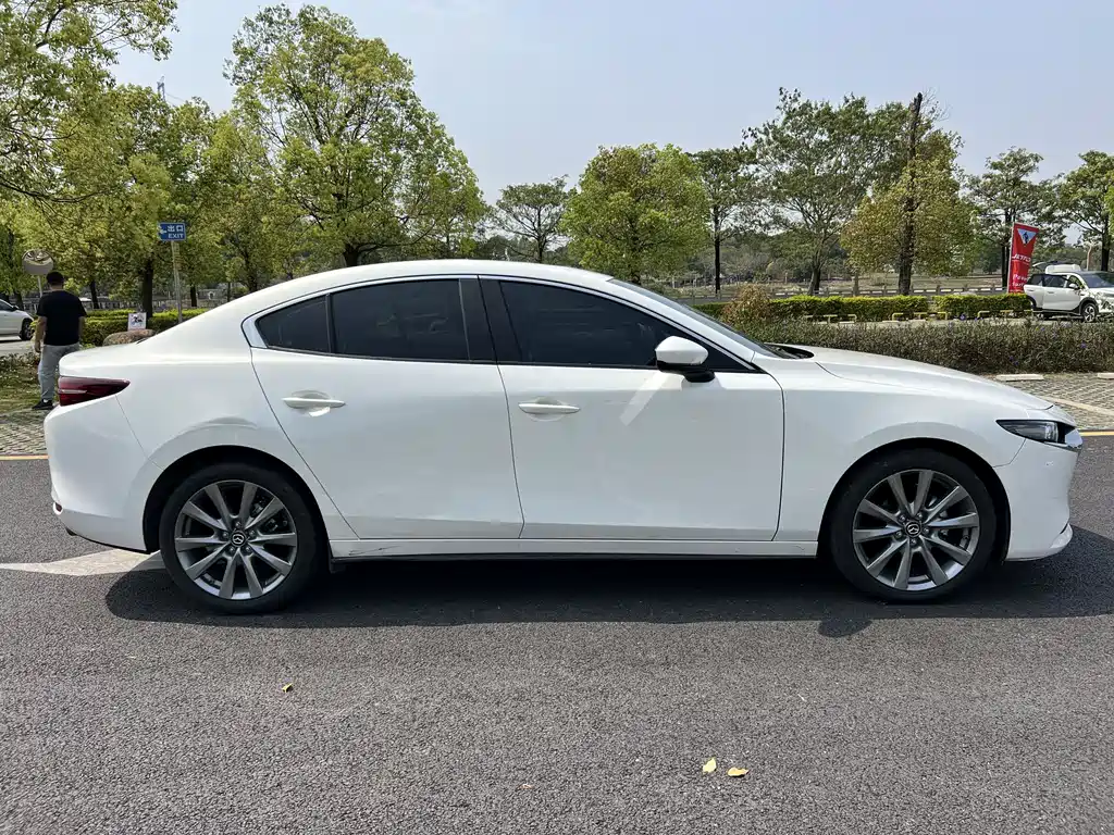 Mazda3 Angkesela 2023 2.0L Automatic Premium Edition купить на сайте DeffCars