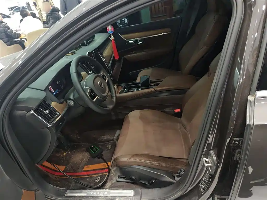 Volvo S90 2025 B5 Zhiyi Luxury Edition купить на сайте DeffCars