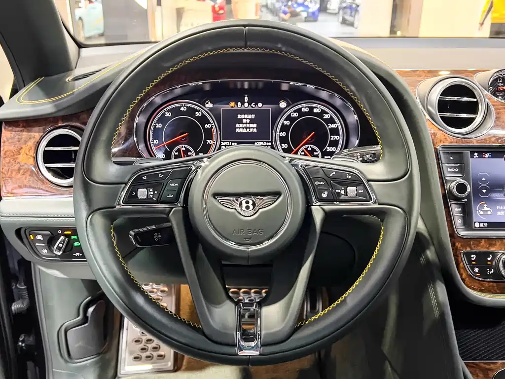 Bentayga 2017 6.0T Standard Edition купить на сайте DeffCars