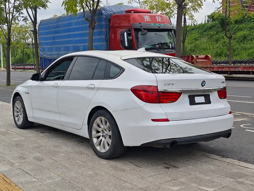 BMW 5 Series GT 2013 535i Classic купить на сайте DeffCars
