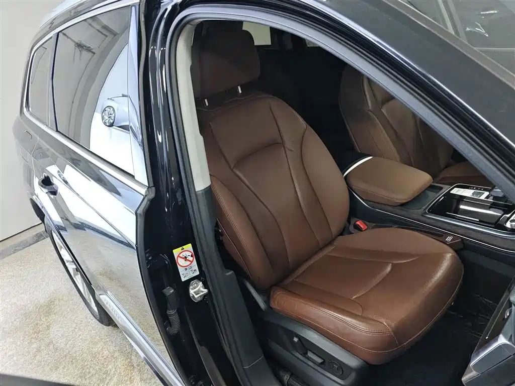 Audi Q7 2023 45 TFSI quattro S line sports купить на сайте DeffCars