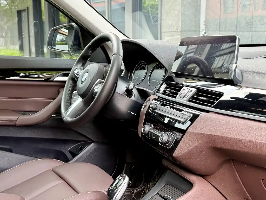 BMW X1 2021 sDrive25Li Leading Model купить на сайте DeffCars