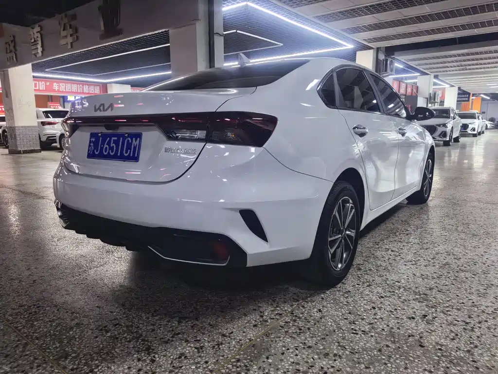 Kia K3 2023 1.5L CVT Deluxe Edition купить на сайте DeffCars