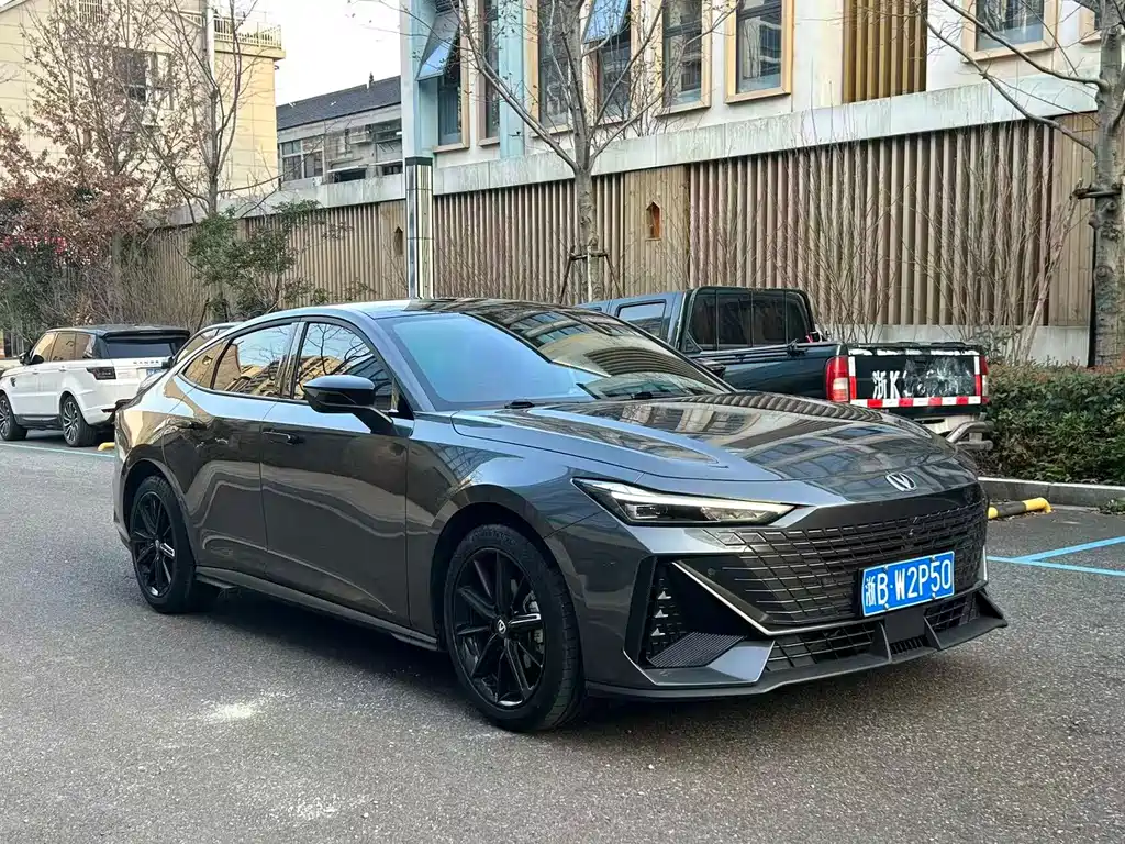 Changan UNI-V 2023 1.5T premium model купить на сайте DeffCars