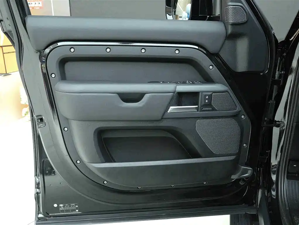 Land Rover Defender 2024 110 3.0T P400 X-DYNAMIC HSE купить на сайте DeffCars