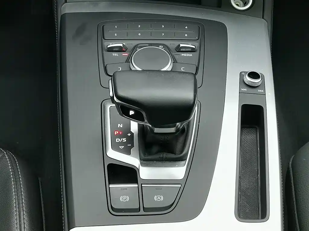 Audi Q5L 2020 facelift 40 TFSI Honorable and enterprising model купить на сайте DeffCars