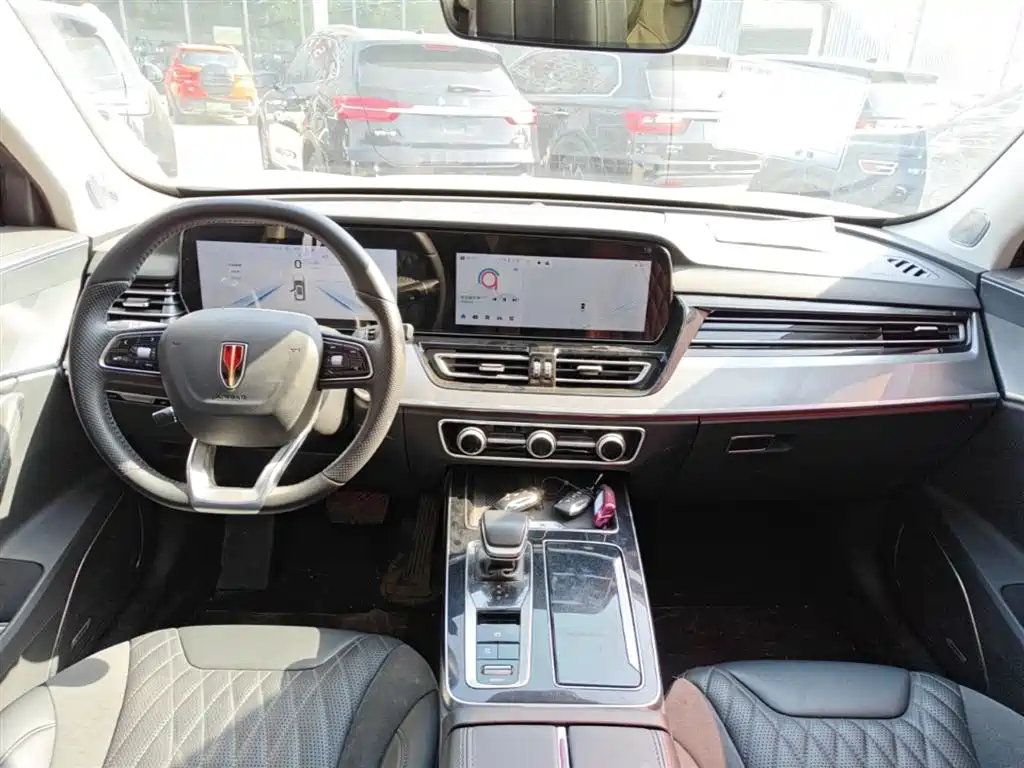 Hongqi HS5 2023 2.0T Qixiang Pro version купить на сайте DeffCars