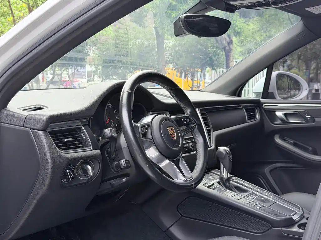 Macan 2016 Macan 2.0T купить на сайте DeffCars