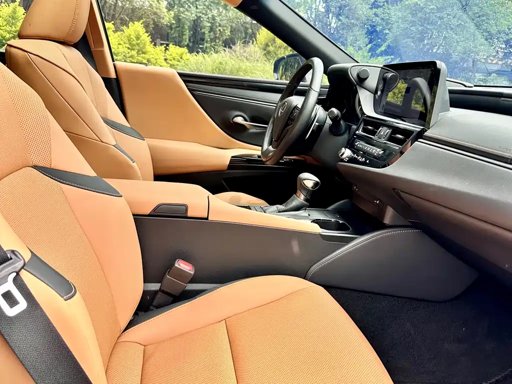 Lexus ES 2022 200 Excellence Edition купить на сайте DeffCars