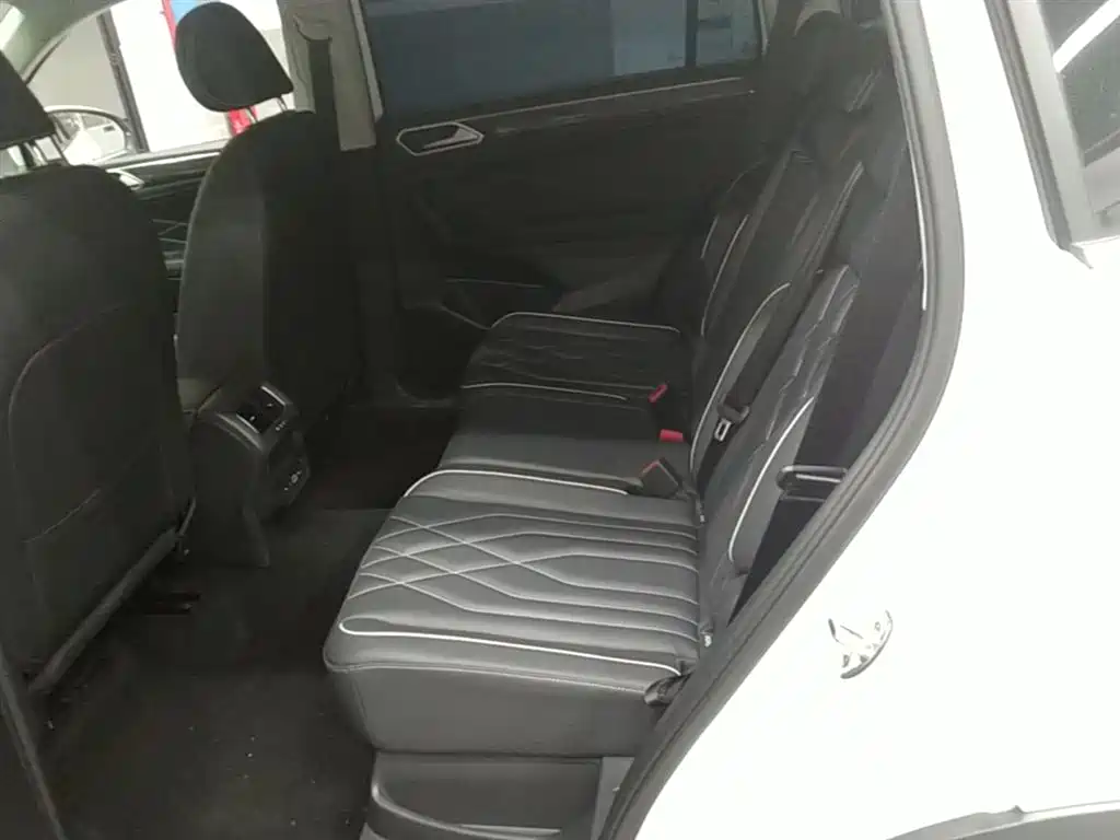 Tiguan L 2024 330TSI automatic two-wheel drive R-Line version купить на сайте DeffCars