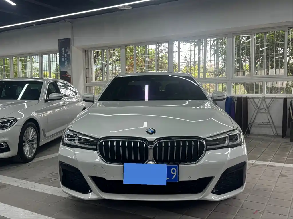 BMW 5 Series 2022 530Li Leading M Sports Package купить на сайте DeffCars