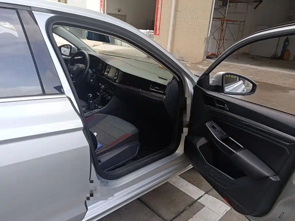 Bora 2020 1.5L manual comfort model купить на сайте DeffCars
