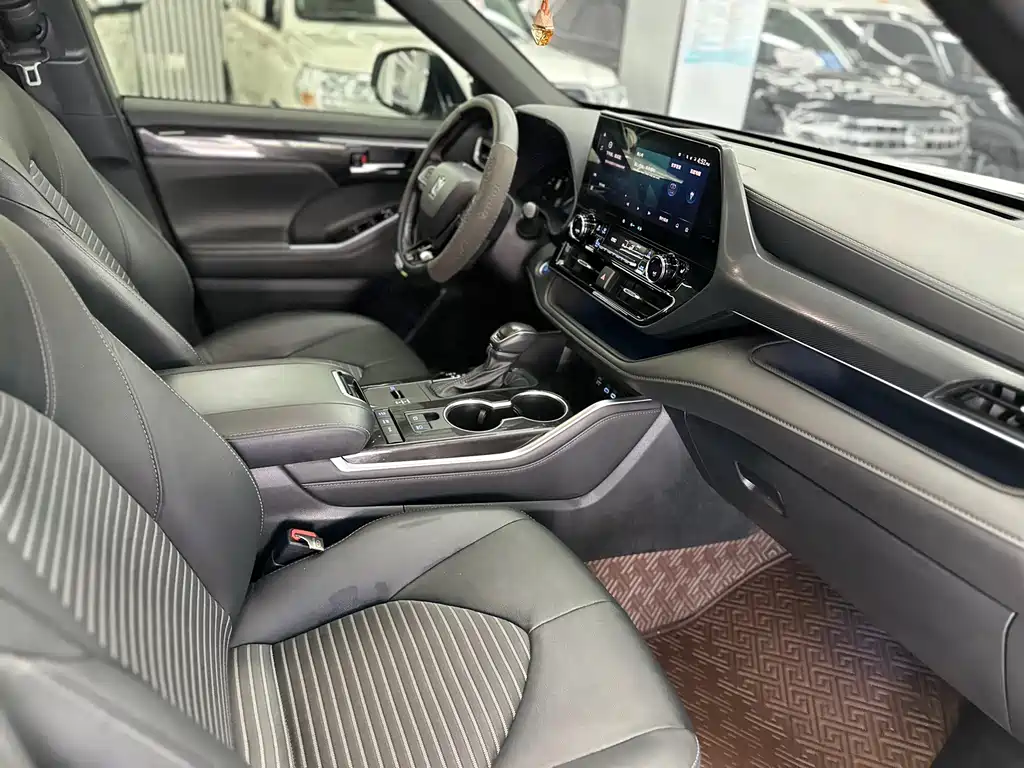 Crown Lufang 2022 2.5L HEV four-wheel drive premium version купить на сайте DeffCars