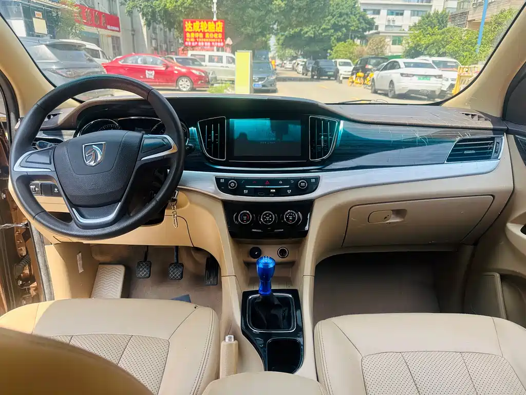 Baojun 730 2016 1.5L manual comfort type 7 seats National V купить на сайте DeffCars