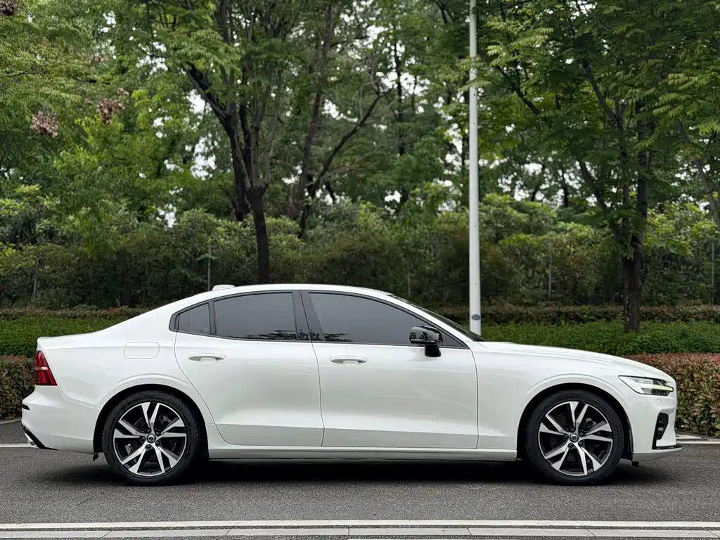 Volvo S60 2020 T5 Zhiya Sports Edition купить на сайте DeffCars