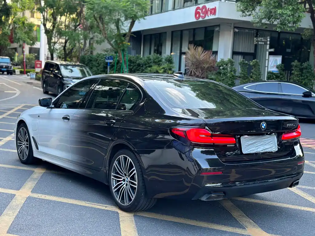 BMW 5 Series New Energy 2021 535Le Luxury Package купить на сайте DeffCars