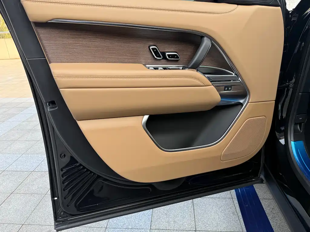 Range Rover 2025 3.0 L6 400PS Genesis Extended Edition купить на сайте DeffCars