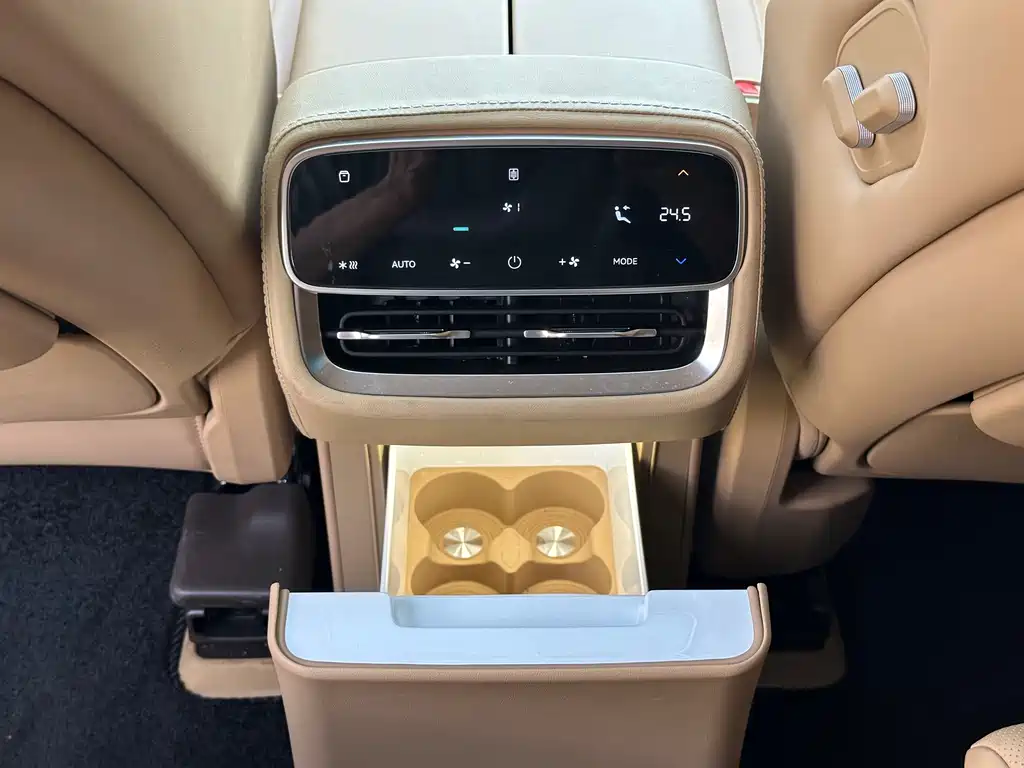 Wenjie M8 2025 extended range Max+ version 53.4kWh 6-seater version купить на сайте DeffCars