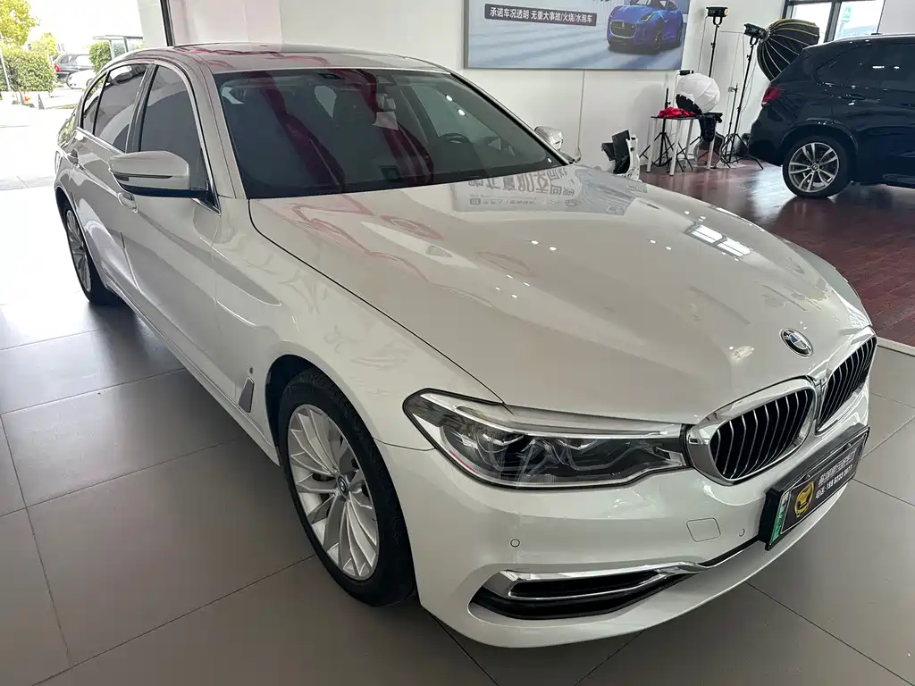 BMW 5 Series New Energy 2019 530Le Luxury Package купить на сайте DeffCars