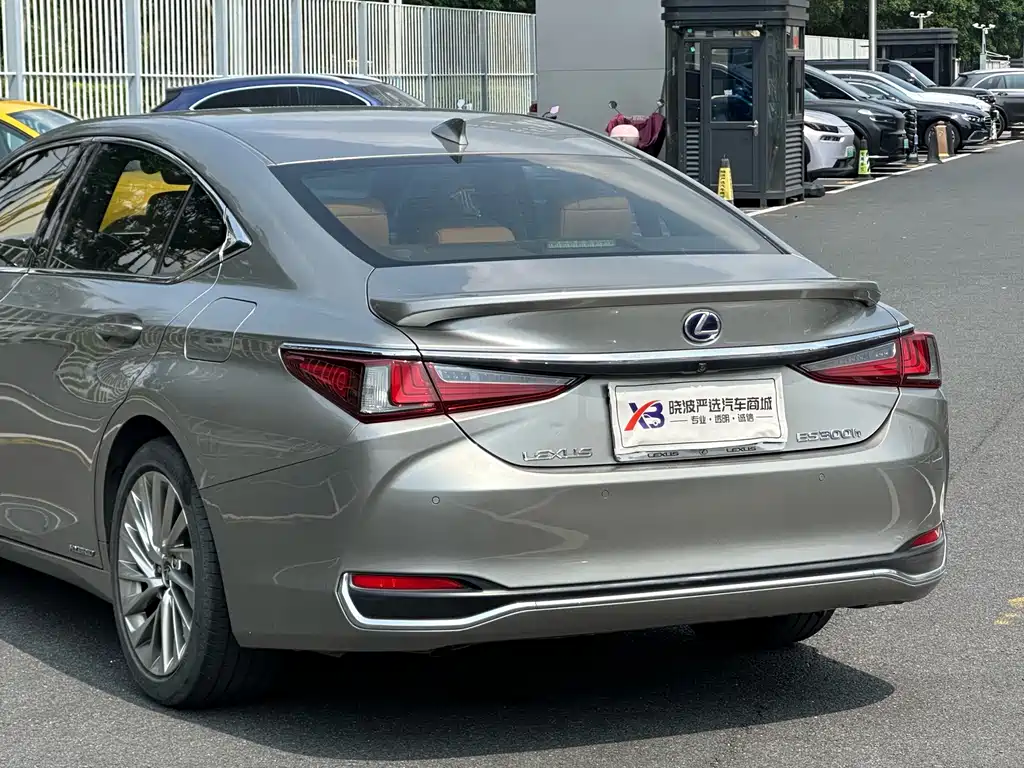 Lexus ES 2018 300h Executive Edition National V купить на сайте DeffCars