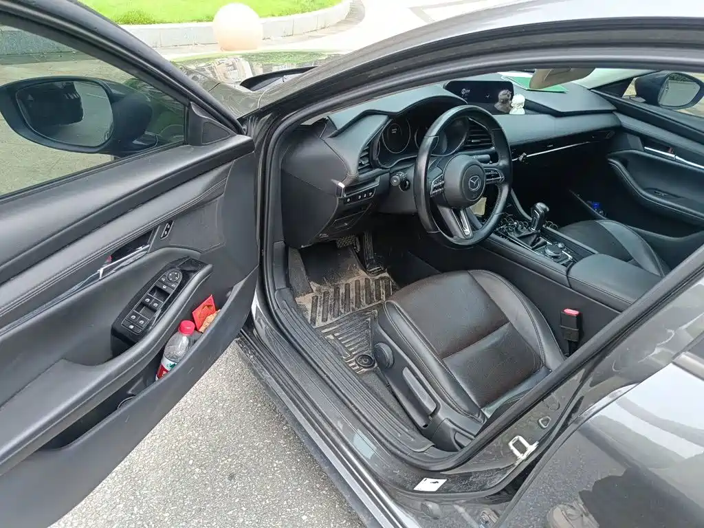 Mazda3 Angkesela 2022 2.0L Automatic Premium Edition купить на сайте DeffCars