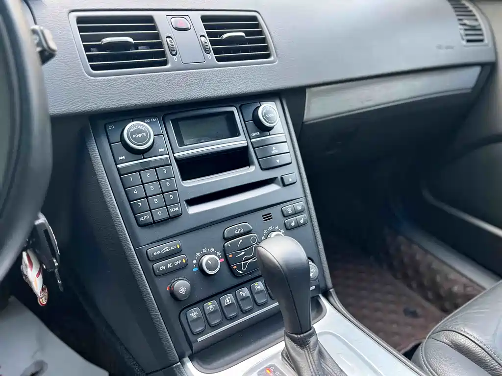 Volvo XC90 2013 2.5T T5 luxury upgraded version купить на сайте DeffCars