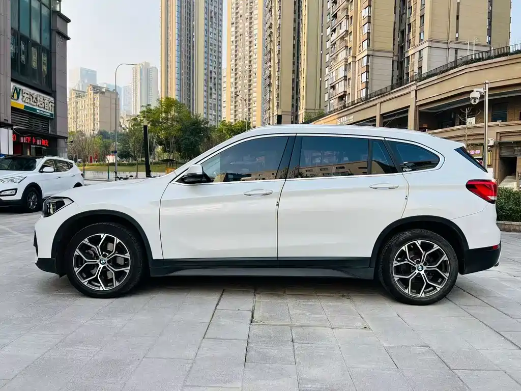 BMW X1 2021 sDrive25Li Leading Model купить на сайте DeffCars