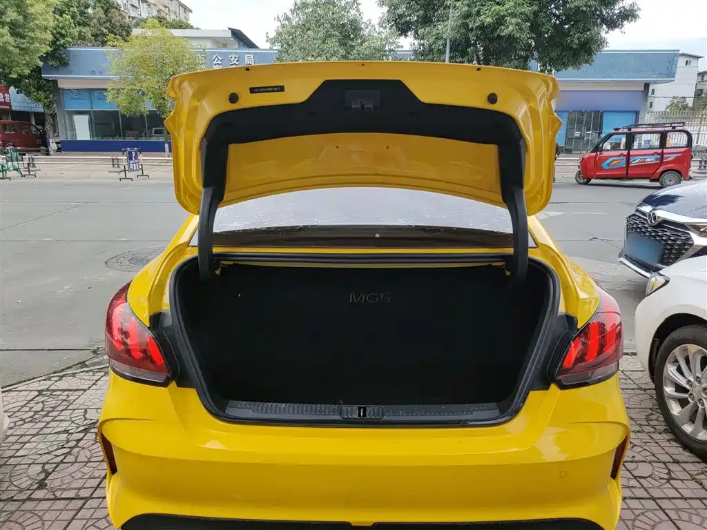 MG5 2021 facelift 180DVVT CVT Youth Deluxe Edition купить на сайте DeffCars