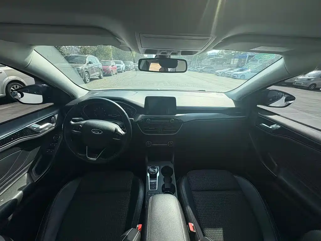Focus 2019 Sedan EcoBoost 125 Automatic NeochaEDGE National V купить на сайте DeffCars