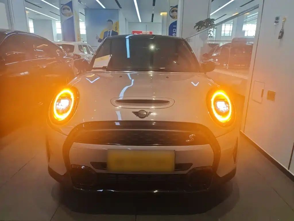 MINI 2023 facelift 2.0T COOPER S Artist five-door version купить на сайте DeffCars