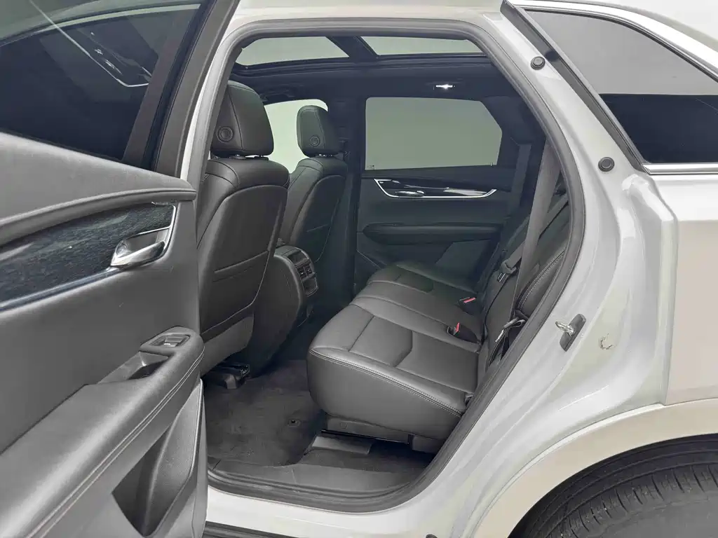 Cadillac XT5 2022 2.0T two-wheel drive luxury model купить на сайте DeffCars