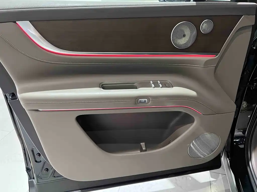 Aito M9 2024 Extended Range Max 52kWh 6 Seater купить на сайте DeffCars