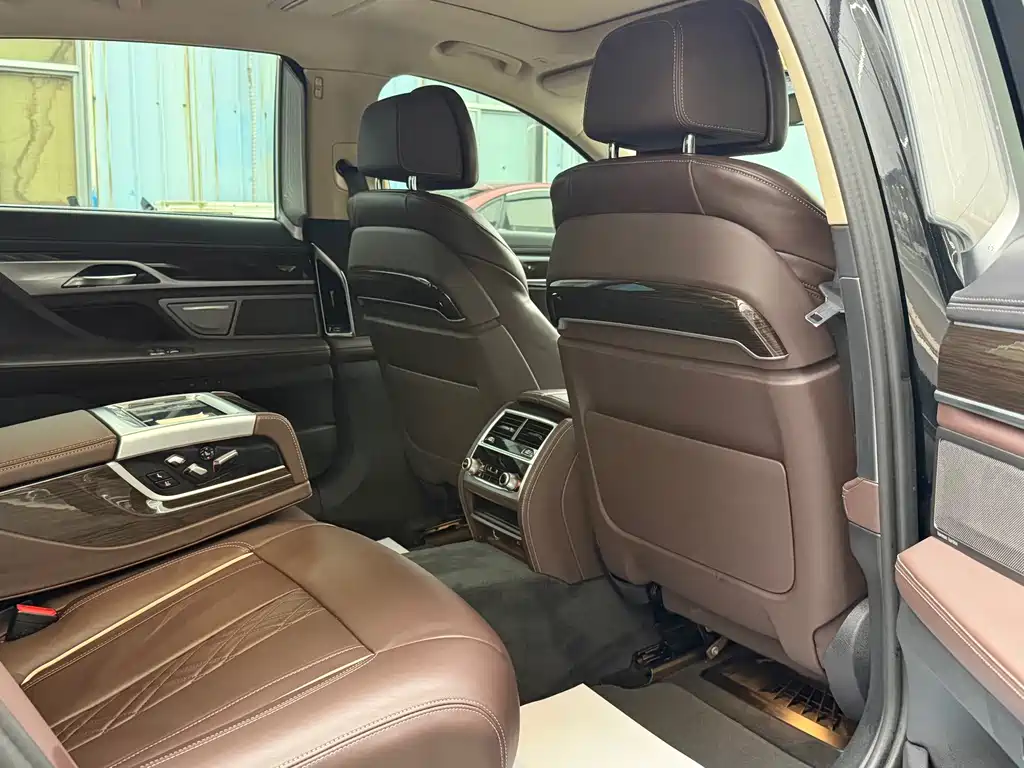 BMW 7 Series 2021 730Li Luxury Package купить на сайте DeffCars