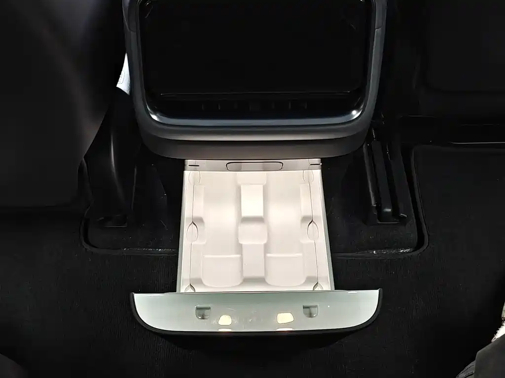 Xiaomi YU7 2025 model ultra-long battery life high-performance four-wheel drive Max version купить на сайте DeffCars