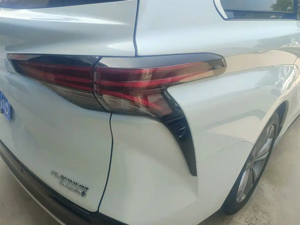SIENNA 2023 2.5L Hybrid Platinum Edition купить на сайте DeffCars