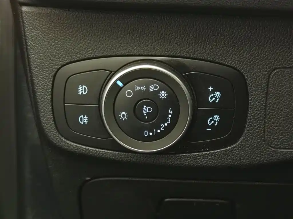 Focus 2021 Hatchback EcoBoost 180 Automatic ST Line купить на сайте DeffCars