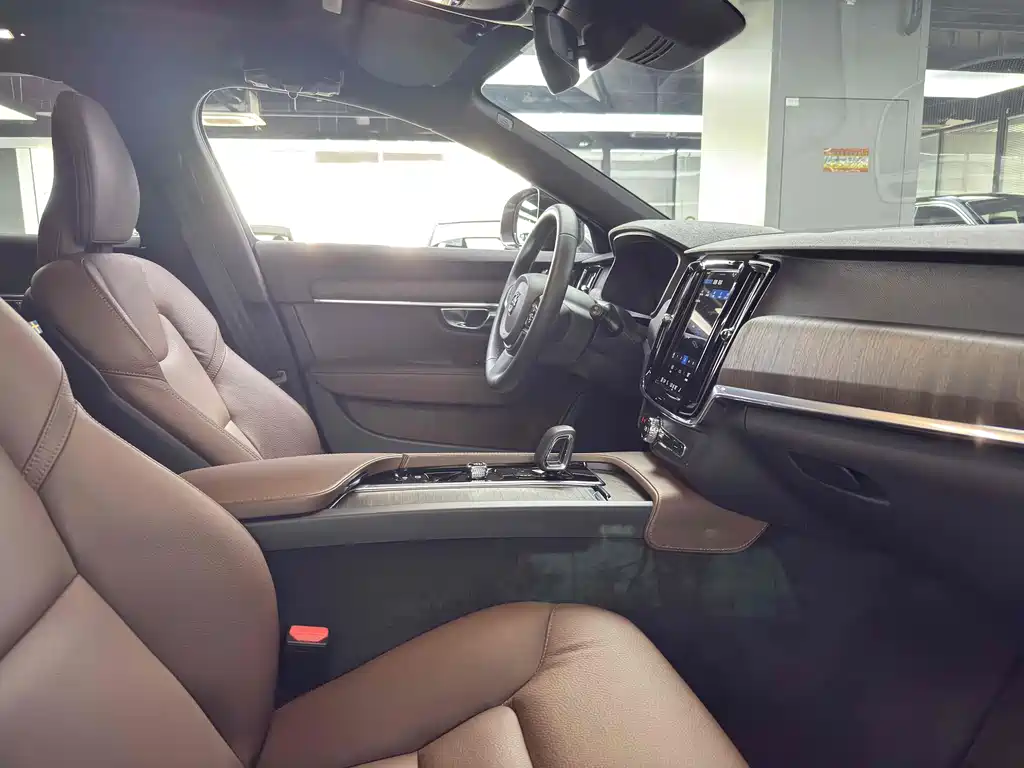Volvo V90 2024 Cross Country B5 AWD Zhiyuan Edition купить на сайте DeffCars