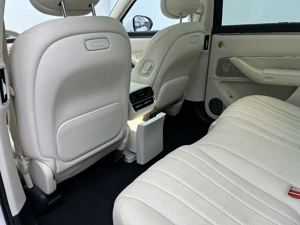 Wenjie M8 2025 extended range Max+ version 53.4kWh 5-seat version 192-line lidar) купить на сайте DeffCars