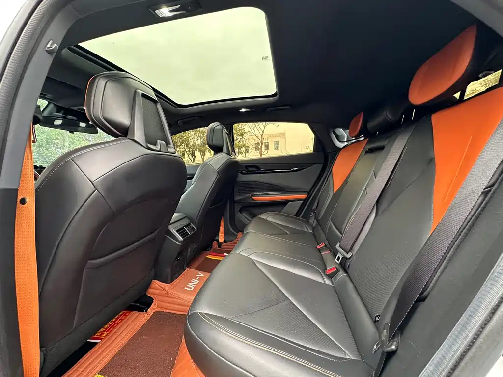 Changan UNI-V 2022 1.5T premium model купить на сайте DeffCars