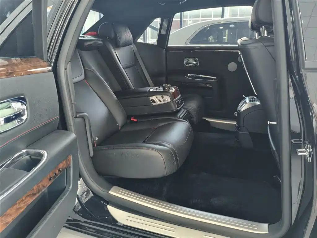 Ghost 2014 6.6T extended version купить на сайте DeffCars