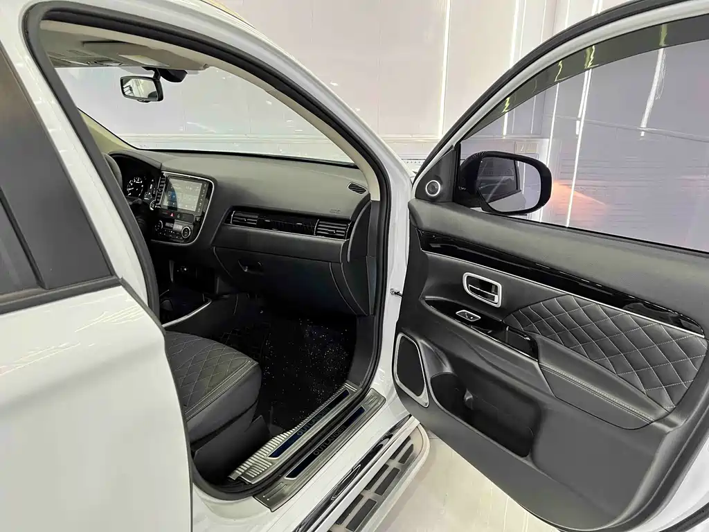 Outlander 2021 2.0L 2WD Enjoy Edition 5 seats купить на сайте DeffCars