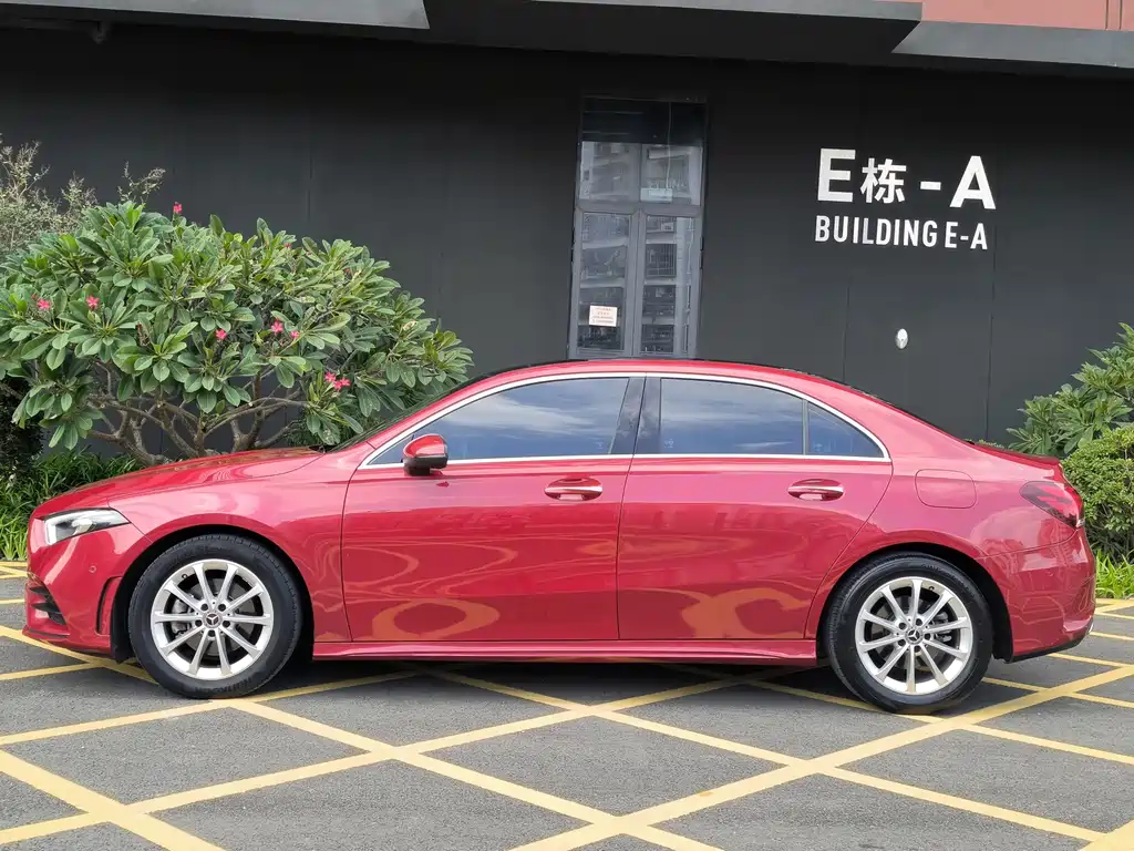 Mercedes-Benz A-Class 2022 A 200 L Sports Sedan Dynamic Type купить на сайте DeffCars