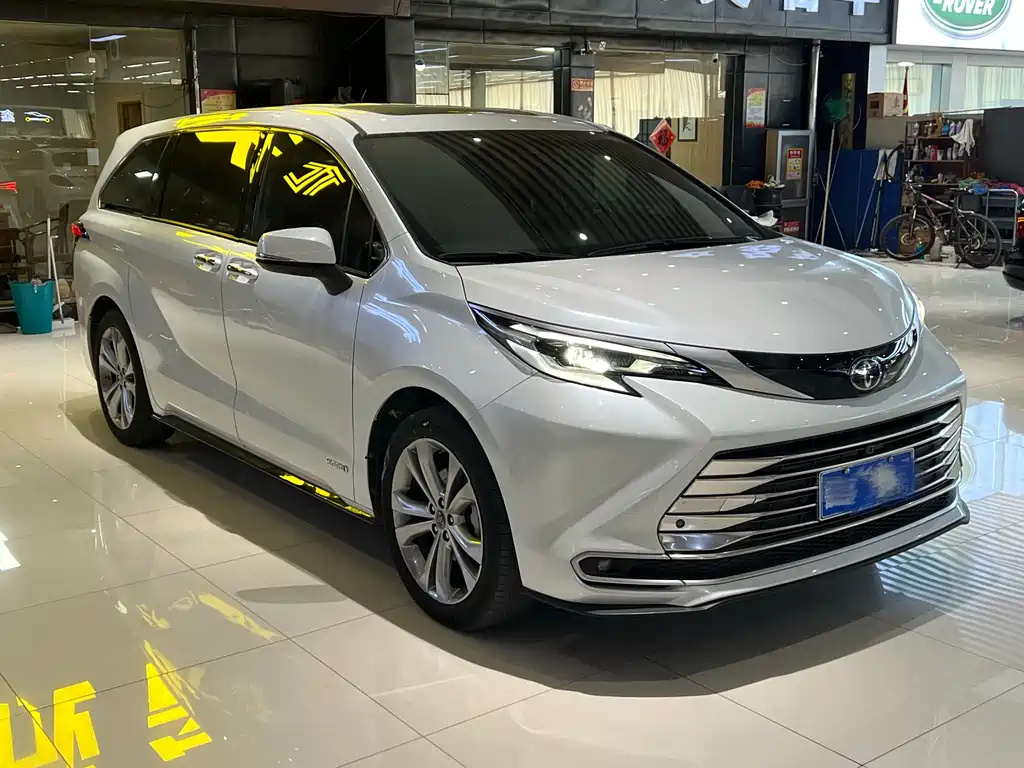 SIENNA 2023 2.5L Hybrid Premium Edition купить на сайте DeffCars