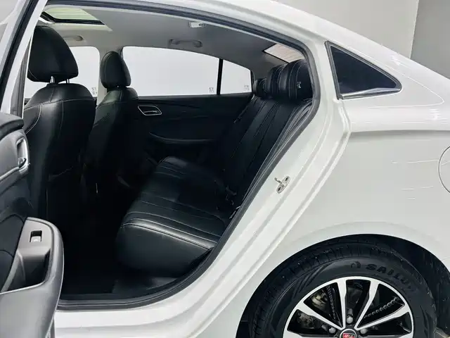 Roewe i5 2020 1.5L automatic 4G Internet leading flagship version купить на сайте DeffCars
