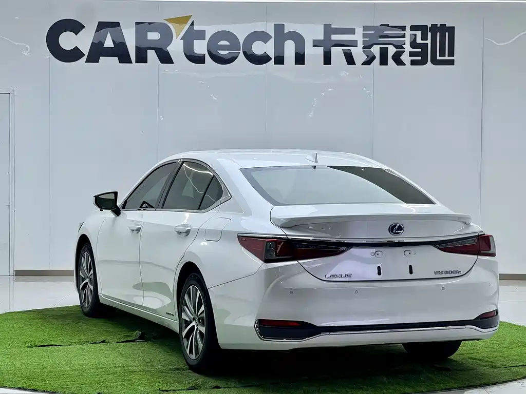 Lexus ES 2018 300h Excellence Edition National V купить на сайте DeffCars