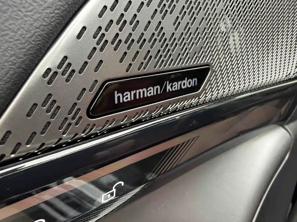 BMW 5 Series 2025 530Li Leading M Sports Package купить на сайте DeffCars