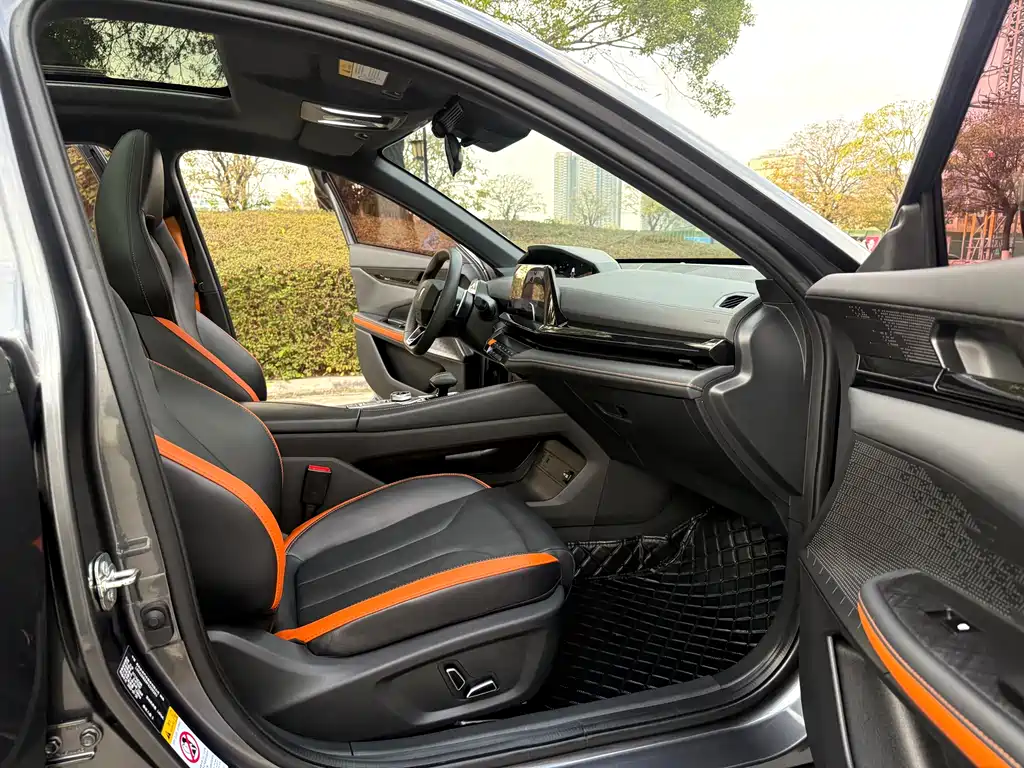 Changan UNI-V 2023 1.5T premium model купить на сайте DeffCars