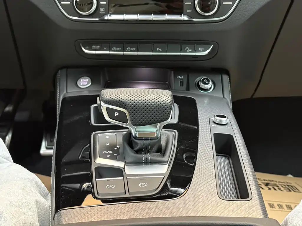 Audi Q5L 2024 40 TFSI luxury and dynamic model купить на сайте DeffCars